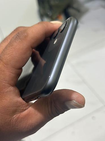 12 iphone: IPhone 11, Qara, Qırıq — 4