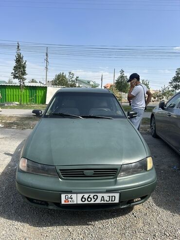 Daewoo: Daewoo Nexia, седан, матовый зелёный цвет (пленка/покраска). Машина
