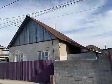 Продажа коттеджей и домов: Продается дом 80 кв/м 4 сотки, имеется вода, свет, канализация — 6