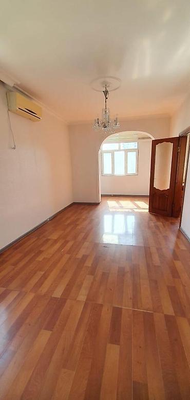 Bakı, 4-cü mikrorayon, 2 otaqlı, Köhnə tikili, m. Memar Əcəmi, 47 kv. m