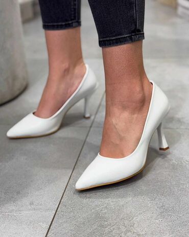 ravne salonke: Pumps