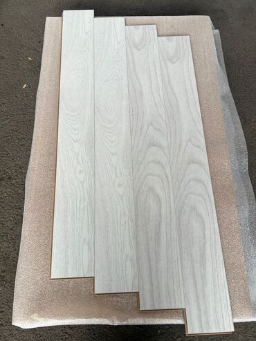 Laminat: Laminatlar: 11.50 AZN Rusiya, Belarusiya, Türkiyə, Almaniya — 5