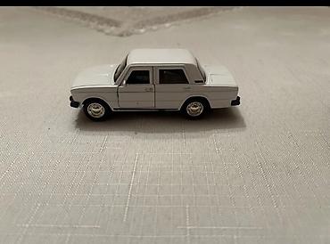 avtovaz oyuncaq treyler: Miqyası göstərilən klassik “Jiquli” (VAZ 2107 üslubunda) metal model — 2
