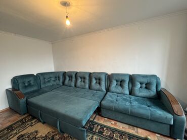 диван двух ярус: Угловой диван, цвет - Зеленый, Б/у