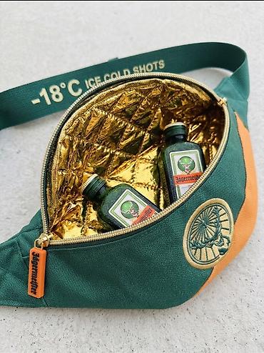 под банан: Фирменная мерч-термосумка Jägermeister (-18°C) Berlin, Germany — 2