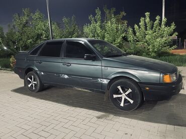 Volkswagen: Volkswagen Passat: 1989 г., 1.8 л, Механика, Бензин, Седан
