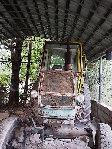 maşınlar 07: Kənd təsərrüfatı üçün universal təkərli traktor. - Kabinli, panoram — 2