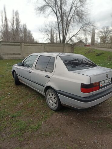лексуз седан: Volkswagen Vento: 1995 г., 1.8 л, Механика, Бензин, Седан