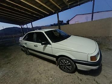 Volkswagen Passat: 1991 г., Седан