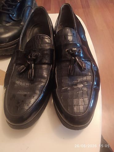 uzun bot: Bir neçə məhsul bir yerdə: 1) Qara kişi hərbi/boots tipli uzun — 2