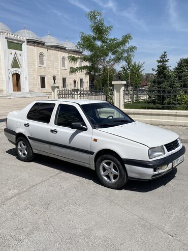 Volkswagen: Volkswagen Vento: 1992 г., 1.8 л, Механика, Бензин, Седан