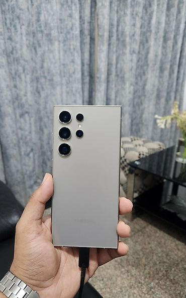 Техника и электроника: Samsung Galaxy S24 Ultra, цвет - Серебристый, Беспроводная зарядка — 1