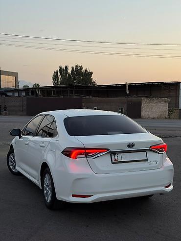 byd e3: Toyota Corolla: 2022 г., 1.8 л, Автомат, Гибрид, Седан — 3