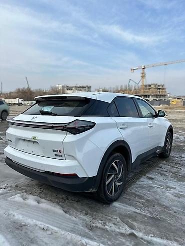 Другие автомобили: Электрокроссовер SWM EDi05 (белый цвет кузова) Кузов и дизайн: - — 5