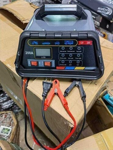 Ostali uređaji: 06. Punjac akumulatora 12/24v ekstra lcd displej 6900din Punjac za