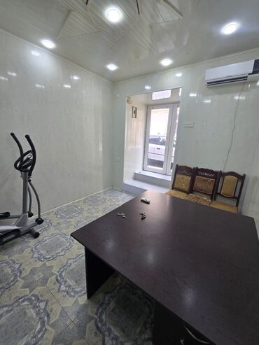 Ofislər: Qış parkının yaxınlığında Geniş ofis icarəyə verilir. Parking — 1