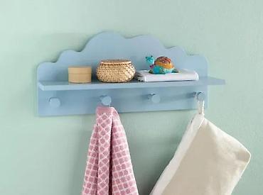 Ostali dečiji nameštaj: Zidna polica sa kukicama – „oblaci“ - Dekorativna polica za dečiju — 2