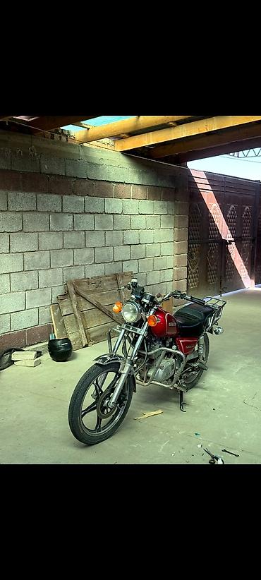 Мотоцикл Suzuki GN125H - Классический дорожный мотоцикл с продольной