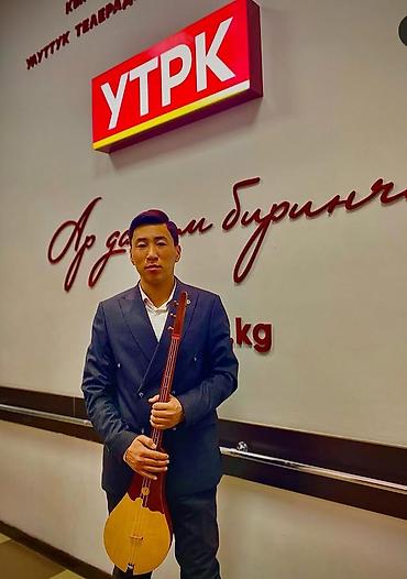 мв 100: Актан Арыкбаев: Ырчы,Кыякчы,комузчу,тамада,апаратурачала бериңиздер — 3