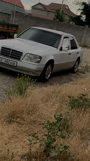 mercedes benz c63: Mercedes-Benz 220: 1995 г., 2.2 л, Механика, Бензин, Седан