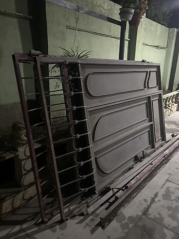 boru: Salam Darvazanın təxmini boyu 1,80-2metrədir rənklənməyə ehtiyaçı var — 2