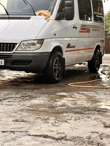 каптива цена бишкек: Белый фургон Mercedes-Benz Sprinter, оснащенный черными литыми