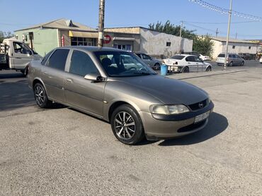 Kia: Opel Vectra sedan - Kuzov: 4 qapılı sedan, metalik boz rəng -