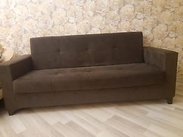 Qəhvəyi rəngdə, minimal dizaynlı 3 nəfərlik divan. - Klasik düz bel