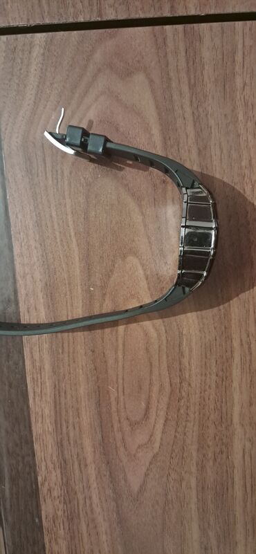 Yeni, Qol saatı, Cartier