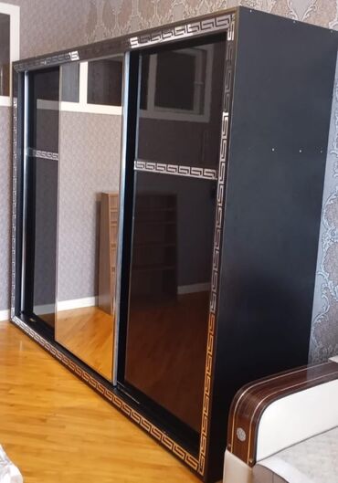 işləmiş dolab: Qarderob, paltar dolabı