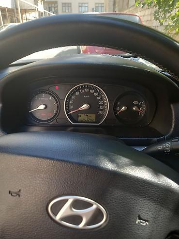 Hyundai: Hyundai Sonata sedan – gümüşü rəng, 5 qapı, ön çəkişli. Texniki və — 10