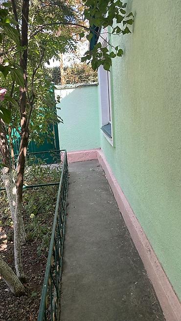 Комнаты: Сдаётся уютная времянка в ж/м Көк-Жар, пер. Конорчок 31, в 5 минутах — 2