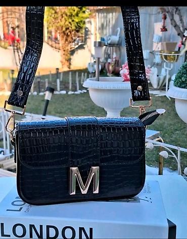 Modni rančevi: Ženska crossbody torba sa metalnim slovom “M” - Kompaktna torbica — 5