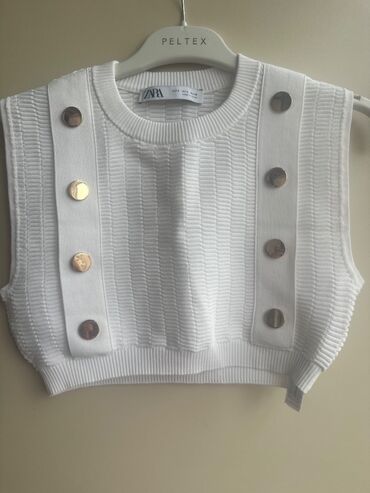 Köynək və bluzalar: Crop top
S razmer 
1 dəfə geyinilib