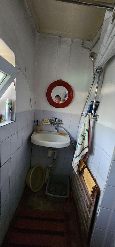 Продажа полдома: Продаю часть дома. двор на 2 хозяина. общая пл. 54 кв.м. 3 ком. кухня at lalafo.kg — 10 Продажа полдома: Продаю часть дома. двор на 2 хозяина. общая пл. 54 кв.м. 3 ком. кухня — 10