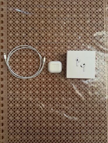 qulaqciq blutuz: Airpods 3 (generation) heç bir problemi yoxdur zəmanətidə bitməyib