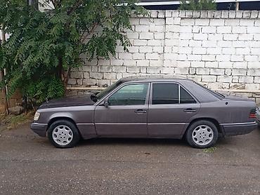 Mercedes-Benz: Mercedes-Benz E 250: 2.5 l | 1994 il Sedan — 5