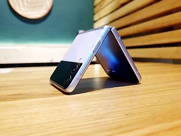 samsung 20: Samsung Galaxy Z Flip 3 5G, Б/у, 256 ГБ, цвет - Белый, 1 SIM, 2 SIM, eSIM — 1
