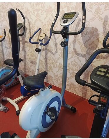 Velotrenajorlar: Maqnitik velotrenajor - Daxili kompüterli konsol: LCD ekranda zaman