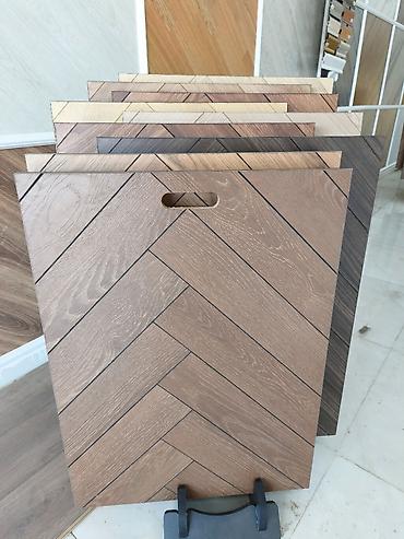 Herringbone naxışlı döşəmə örtükləri – parket görünüşlü panellər -