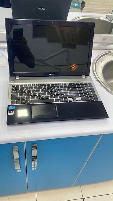 Acer noutbuk Xüsusiyyətlər: - Ekran: təxminən 15.6" - Prosessor