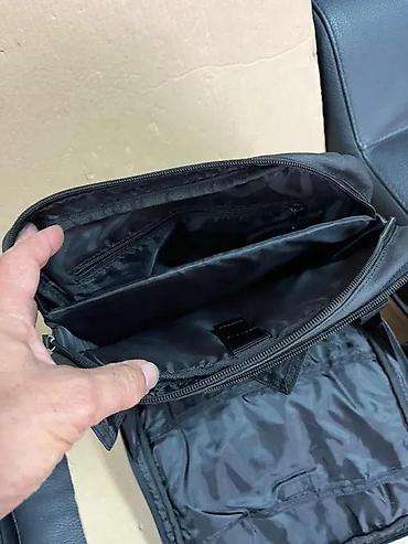 Torbe: Crna torba preko ramena sa više pregrada - Materijal: izdržljiva — 5