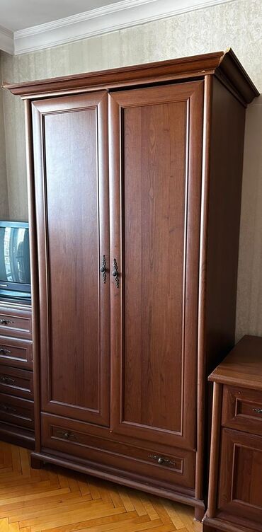 тумба на колесиках: İşlənmiş, Açılan, 2 qapılı Düz dolab, Qarderob, paltar dolabı