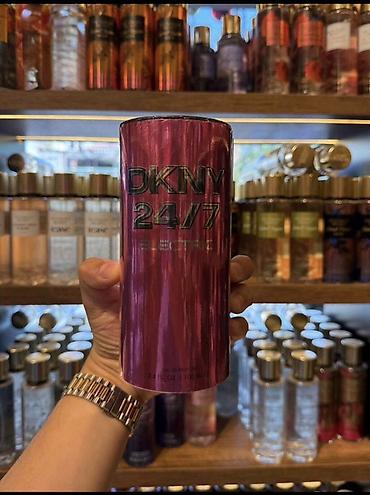 cos: DKNY 24/7 – parfemska kolekcija u metalnim cilindričnim bočicama (100 — 1