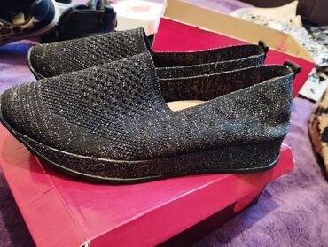 Basanoşka və səndəllər: Qadın ayaqqabıları – 2 model 1) Platformalı şlapi - Rəng: qara - Üst — 13