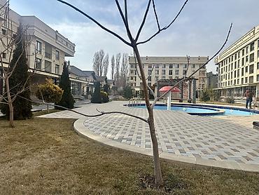 Продажа отелей и хостелов: Продается 3-х ком.студийный апартамент в ЦО Радуга На 1-этаже не — 10