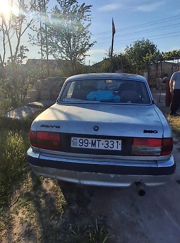 gaz 3110: GAZ Volga 3110 sedan - Kuzov: 4 qapılı sedan, gümüşü rəng - Mühərrik — 2