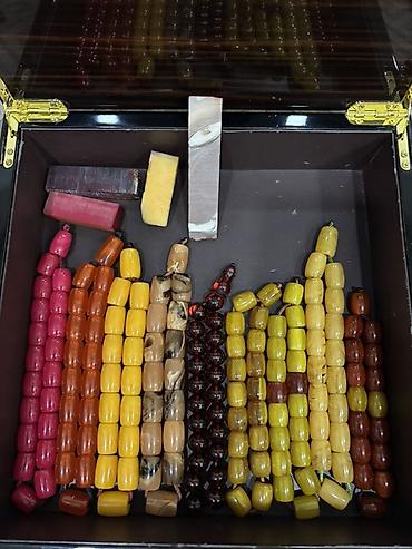 bas ortuyu: Məhsul: Təsbeh kolleksiyası Təsvir: Sandal - kehraba - alman - — 1