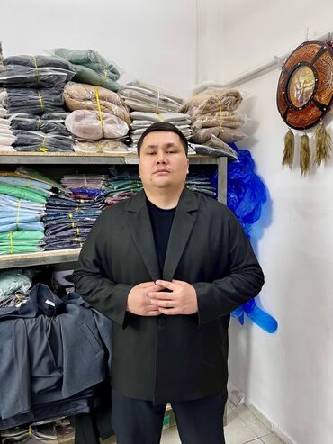 ди стор бишкек: Мужской пиджак классического кроя, черный. - Однобортный, на одну