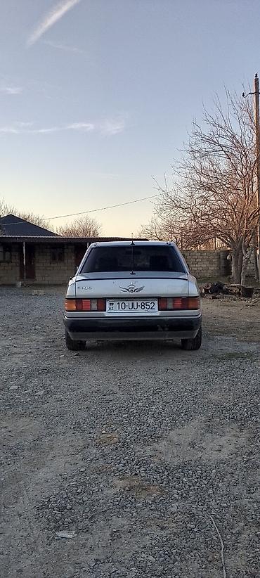 Mercedes-Benz: Mercedes-Benz 190 (W201): 0.2 l | 1990 il Sedan — 2